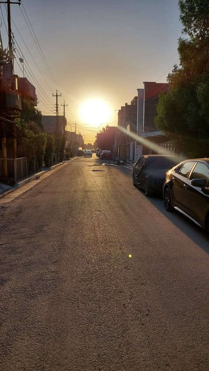 دار للبيع مساحة 75م واجهة 3.75م نزال 20م
📍الموقع : حي الجهاد _ ديوان المخابرات _ خلف شارع 60 

يحتوي على طابقين 

الطابق الاول : استقبال + مطبخ + منور + صحيات + غرفه نوم 

الطابق الثاني : 2 غرف نوم + صحيات 

بناء حديث 

للأستفسار : ***********  ☎️
