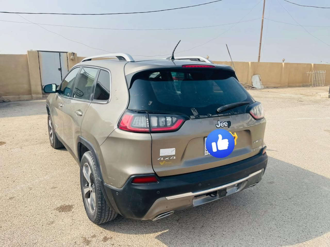 السلام عليكم
جيب شيروكي 2019 فول مواصفات  
حجم المحرك 6 سلندر 
مواصفات:
1.كشن جلد + كشن تدفئه 
2.الكشنات الاماميه كهرباء 
3.ثلاث انضمه قياده (سبورت ، جبال ، امطار)
4.سنترلوك 
5.مانع انزلاق 
6. جام اوتو
7.المرآت الجانبيه كهرباء
8. رادار النقاط العمياء في المرآت
9.حساس خلفي
10.كامره خلفيه
11.توقف ذاتي عند الرجوع إلى الخلف
12.فول تحكم ستيرن خلفي و امامي 
13.بانوراما
14. شاشه كبيره
15. نضام aps عند الفرامل 
16.سايد بريك كهرباء 
17.الصندوق كهرباء
18.نضام تعليق 4*4

حادث السياره سطحي مرفق مع الصور
ايرباكات سليمه 
هواي بيه بعد مواصفات فول

السعر 155 بيه مجال
رقم بغداد باسمي 
مكان السيارة البصره 

***********
