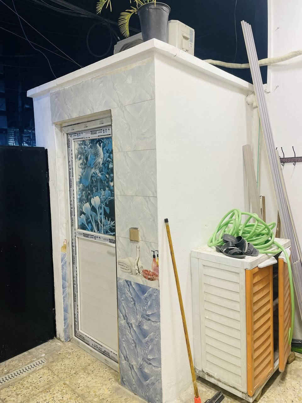 يا الله
مشتمل للبيع في منطقة الشعب / فلكة صباح الخياط / فرع مطعم صلاح كبة 
المساحة ٧٥ متر
واجه ٤ الا ربع
نزال ٢٠ متر
يحتوي على ٣ غرف نوم
خدمات عدد٣
صالة خطار ومطبخ ومنور / بيتونة على عرض البيت طابق٣
للاستفسار
مكتب الحضارة للوساطة العقارية
***********
