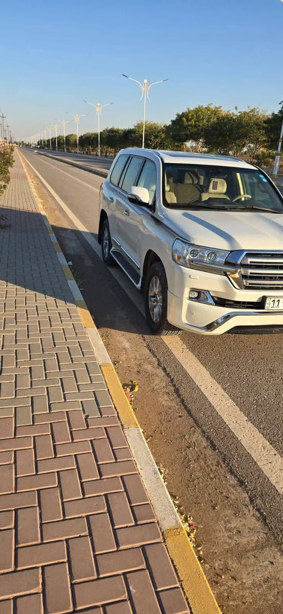 السياره جديده بمعنى الكلمة استخدام شخصي ☑️
-مكفوله كفاله عامه ماشيه ٧٦ ألف حقيقي 
-مري قلاب + شفط 
-فتحه سلايت 
-زراك لايت ، لايت زنون 
-4 كامرات 
-كشنات جلد اصلي كريمي 
-دبل كشن كهرباء , كشن السائق 3 دكم
-8 ايرباك 
-تشغيل عن بعد 
 مدوشمه جديد
-دبل ماوس 
-فول تحكم 
-7 راكب 
-3 قطع تبريد 
-محرك ٦ سلندر
-فورويل دفع رباعي 
-حساس اصلي ( أمامي ، خلفي ) 
-ويل 18 تخم تاير دلوب جديد وسبير منازل. 
-رقم بغداد بسمي تحويل مباشر
-عدتهه سبيرهه غراضهه كلهن مامستخدمات 
-السياره بشرط محرك كير صدر كلهه بعدهه عل وضع الشركه

💰السعر 400$


**إذا كنت صاحب هذا الإعلان وتريد حذفه لأي سبب، رجاءا أرسل رسالة إلى الدعم الفني**