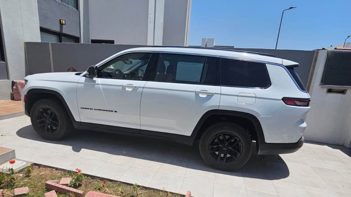 جيب جراند شيروكي ليميتد الشكل الجديد
موديل 2023
حجم المحرك V6 3.6L 
7 راكب VIP
مااشيه 61 كيلو متر 
رقم سليمانية باسمي 
مفتاح التشغيل بصمة 
تشغيل عن بعد 
فتح الصندوق كهرباء 
 دفع رباعي  
رادار امامي خلفي 
مانع تصادم
 تحديد المسار
نظام الرؤية الليلية
حساسات خلفية 
لايت زينون + LED 
بك لايت LED 
ويل كب 20
حساسات ضغط الاطارات 
اشارة في المرايا الجانبية 
النقطة العمياء
كير ماوس 
هاند بريك كهرباء 
شاشة Apple Car play 
كاميرا 360
اناره داخلية LED 
مقعد  جلد  ومخمل 
شفتات مقود 
مثبت السرعة Cruise 
المودات والاوامر الصوتية 
شاحن هاتف Wireless 
مخرج منفذ الطاقة 
فحص نظام السيارة 
المقعد الامامية كهربائي
تدفئة المقاعد
4 قطع تبريد 
نظام مانع الانزلاق  
حاملات الأكواب 
تدفئه بالستيرن
السعر305
مكان السيارة ميسان
*********** عمارة, ميسان
