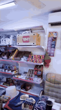 السلام عليكم  هاي رفوف محل 15متر  السعر مليون وبي مجال وباترينة الوحدة 250 الف وبي مجال المكان الرمادي شارع 20 ملاحضة اني مكلف بالنشر هذا الرقم وتواصلو وياه ***********
