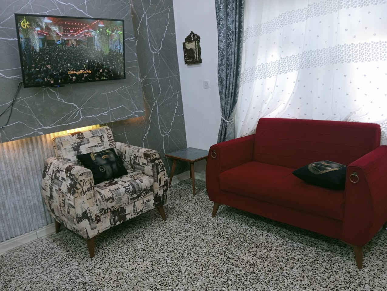 سلام عليكم بيت 100متر سند 25 داخل بسند البيت بي اسواق واستقبال ومطبخ وحولي وحمام وحمام فوك وغرفتين فوك وبيتونه نهايته ابو دشير مدخل لمعينات
***********
