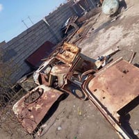 للبيع حديد ثقيل يطلع بي طن تقريبن سعر الطن 300  الستفسار 07815697678