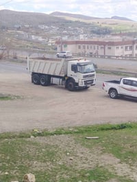 للبيع فالفو 2004 سيارة جديدة بلادي طويله مكفوله من التطواله محرك ستندر...