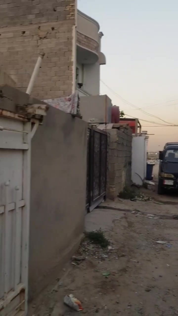 السلام عليكم
بيت للبيع طابق ونص غرفتين وصالة ومطبخ بي نواقص مثل ما موضح بالفيديو  زراعي سند ٢٥ مساحة ١٥٠ متر قريب على جامع كرطان يم إنشائية عزالدين عارضه ٧٨ مليون 
رقم الهاتف (***********)

