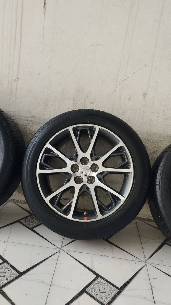 اسلام عليكم اخوان سعر 250 الف واصل وجب جديد طخم ويل تايرات كورلا SE موديل2017 حجم 17 شريكة أصلي بلادي ماشاء الله نضيف لا لحيم لا عواج لا صباغ طخم تايرات نص عمر قياس تايرات 215/50/17 سعر 250 الف عنوان كركوك قادسي أو لا يم نادي سولاف رقم موبايل ***********  ***********
