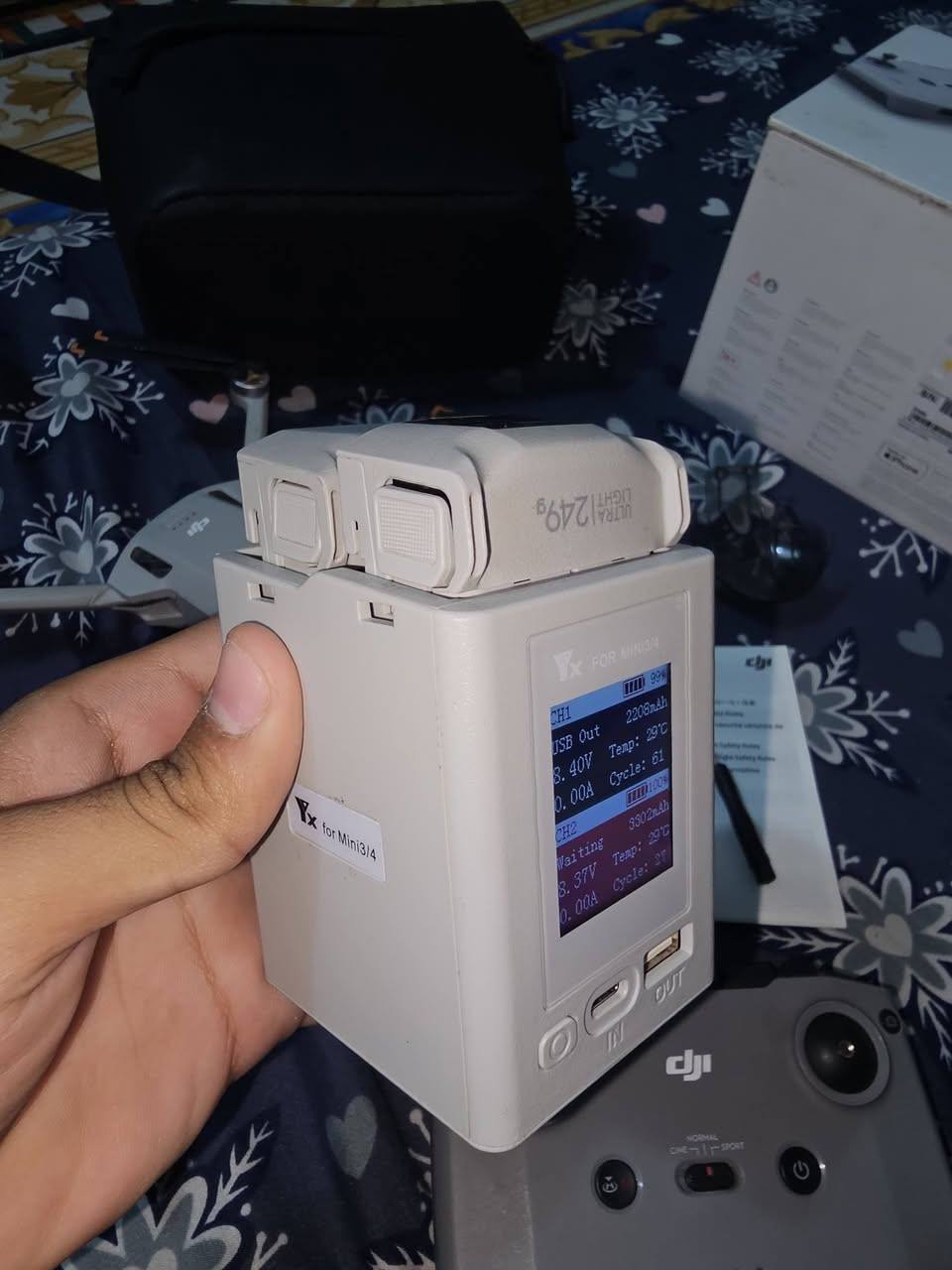 السلام عليكم
DJI mini 3 pro 
نظافة 90% بيها فقط هاي الطخه لبسيطة ومامأثرة على الدرون كفر وتكدر تبدلة .
ماداخلة صيانة كفالة 
شاحن ثنائي ابو شاشة سريع 
بطاريات 2 
جنطة وكارتون 
واغراضها كاملة 
تخم ريش احتياط
جويستك عادي 
سعر خاص او على رقم ***********
