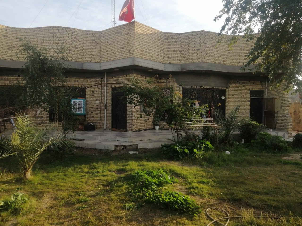 يا الله
دونم زراعي للبيع خلف عمارات الزيتون سند 25 مشمول بالتطويب الدون يحتوي محلات عدد اربعة وبرج انترنت ويحتوي على دار مساحته 450 م٢ طابق واحد مسلح فيه ثلاث غرف نوم مع صالتين مع إستقبال مع مطبخ حار بارد بالامكان بيع الدونم بالكامل أو بيع البيت مع المحلات بمساحة 900 م٢ للإستفسار أكثر مراجعة مكتب الشهد للعقار في خدمي حي المعلمين مقابل مصرف المتحد للاستثمار أو الاتصال على الأرقام التالية 
***********
***********
