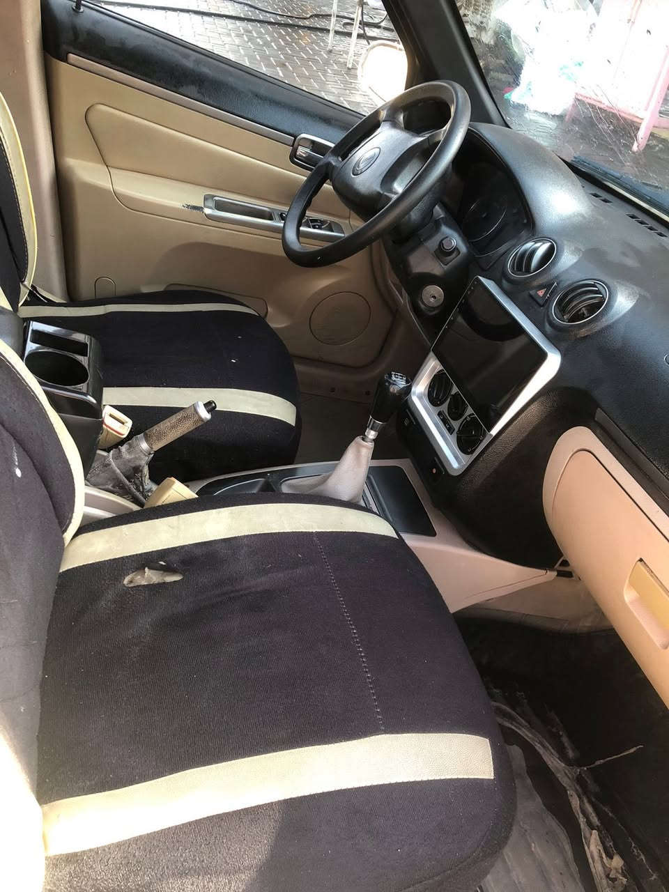 السلام وعليكم
سيارة سيكي ck 
موديل 2013 الشكل القديم
السيارة نضيفه حيل وكاعدة وبل واقع احلى من الصور
السيارة محركها كورله
تاخذها شرط محرك وكير 
السيارة ضررها فقط جاملغ يم السايق مبدل
وجاملغ السايق بي شبر بارد 
تبريدها ثلج ❄️ ⛄️ والتدفئه مالتها رقم ١ 🔥 
والسيارة شرط التحويل
سعر السيارة 56 وبيها مجال.
 للاستفسار او الاتصال 
هذا رقمي ***********
