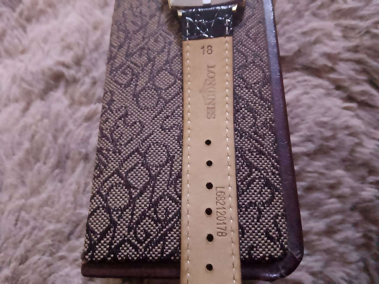 السلام عليكم.. لونجين نصب..كلشي بيها اصلي وعلبتها الاصليه..التواصل على الواتس *********** ..
