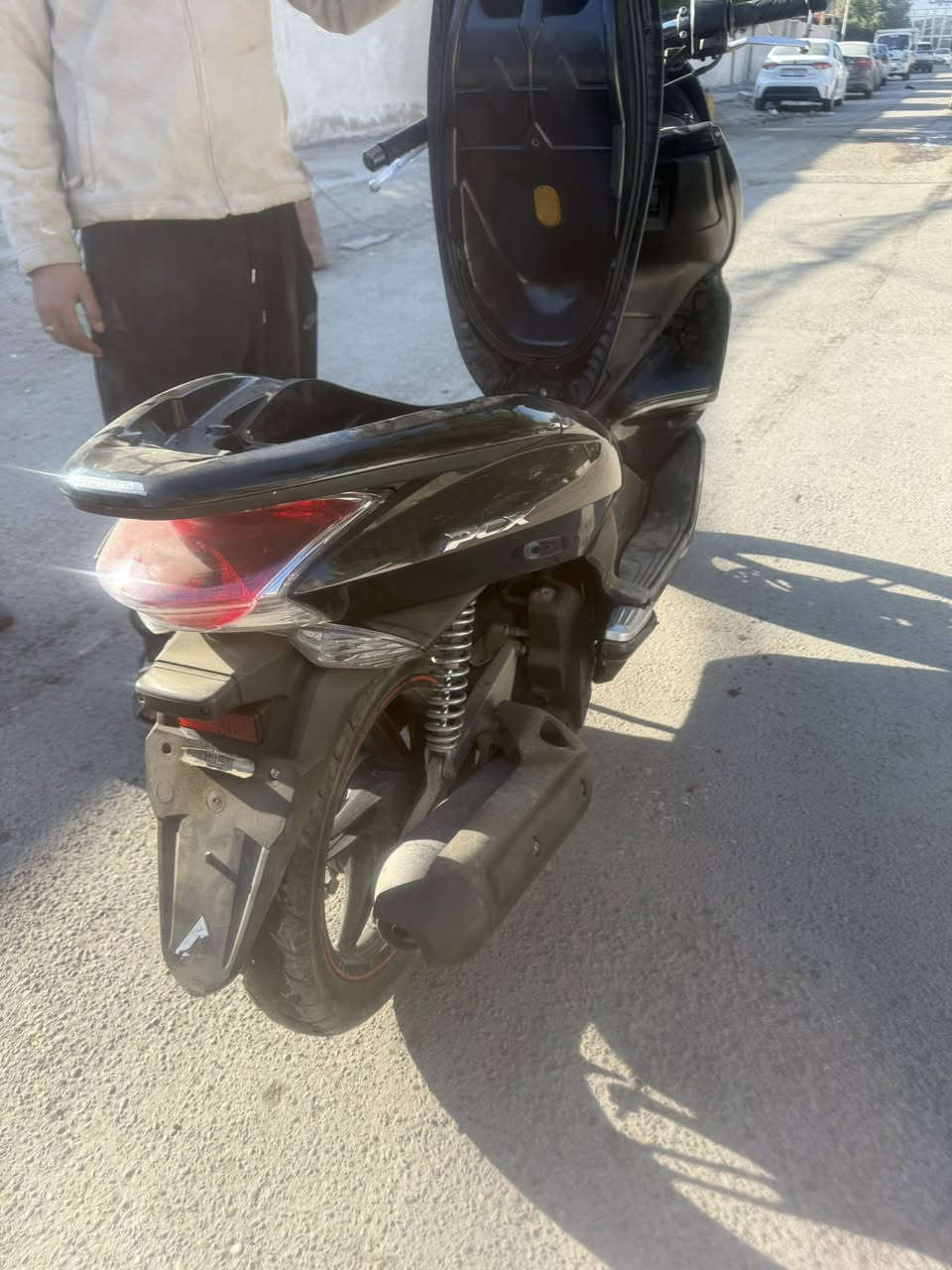 مكلف بالنشر وهذا رقم صاحب الدراجه الخاص مغلق
الشراي يتصل  ***********

للبيع بي سي اكس محرك 125 جيل اول ياباني لون اسود ماشيه 37 حساس ازدحام ستاند كهرباء دراجه نظيفه صارلها شهر من نازله 

السعر 13 ورقه
