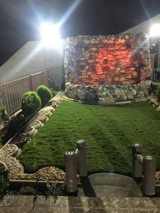 متوفر لدينا  حجر الطبيعي
سعر الطن ب 90 والتحميل علينه 

وعدنه سيارات توصيل 

*********** واتساب
