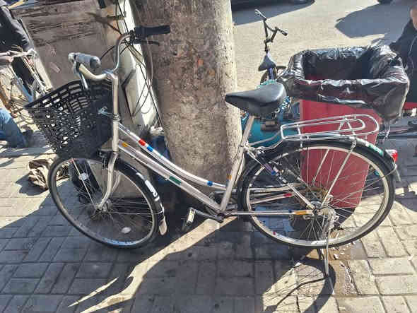 السلام عليكم بسكل لبيع حجم ٢٧كير وحساس لشه عالية كامل مكمل ربع دينار ماذب عليه عنوان بغداد الون فضي وجملقت سود بسكل فحل عالي سعر ١٣٥ قفل 🔐 هاذه رقمي ***********
