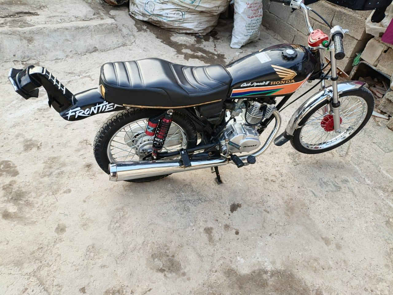 سلام عليكم عندي دراجه وراق 16 وتعمير 25 ابيع 750 وراوسه ونطي فرق شعدك نزل وهاذ رقمي *********** مكاني كوت حي الحكم الثانيه
