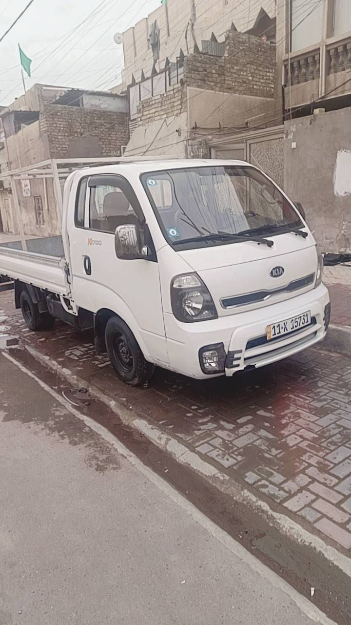 السلام عليكم 
كيه نثيه 2016
محرك 2700
باتري جديد
تخم جديد 
تايرات كلهن جديده
دسكات جدد
سنويه باسمي جديده مساقطه
مكاني بغداد مدينه الصدر 
السعر 120ورقه 
رقمي ***********
