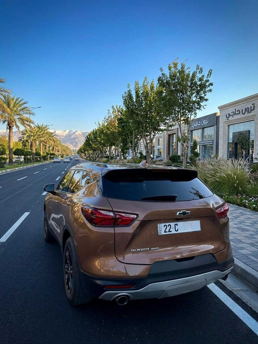 اسم السيارة : شوفرليت بلايزر
✅الموديل : 2023
✅رقم السيارة : رقم اربيل تحويل ملكية او وكالة  

✅سرقه فقط 3 قطع بدون حادث
✅عداد المسافة : 30 الف
✅مامشتغل اي كلوب بيها
____________________________
🔻1-حجم المحرك 4 سلندر 2000 تيربو  🔻
🔻2-ويل كب حجم 18 مع طقم تايرة 🔻بحالة ممتازة 
🔻3-بصمة ابواب و بصمة تشغيل 
🔻4-لايتات زينون عالي ناصي اصل 
🔻6-غرفة السيارة مخمل اسود  
🔻7-تحكم كهربائي لمقعد السائق 
🔻8-تحكم ستيرن جهتين متكامل 
🔻9-رادار امامي مانع للتصادم
🔻10-شاشة كبيرة الحجم للتحكم بكافة الايعازات
🔻11-كامرة خلفية 
🔻12-تشغيل عن بعد 
🔻13-وضعيات متعددة للقيادة 
🔻14-فور ويل
السعر200
مراوس بجارجر او جالنجر


**إذا كنت صاحب هذا الإعلان وتريد حذفه لأي سبب، رجاءا أرسل رسالة إلى الدعم الفني**