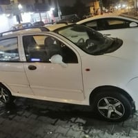 سيارة كيو كيو لون ابيض موديل ٢٠١٣ السيارة جاهزة من كل شي محرك اوتماتيك...