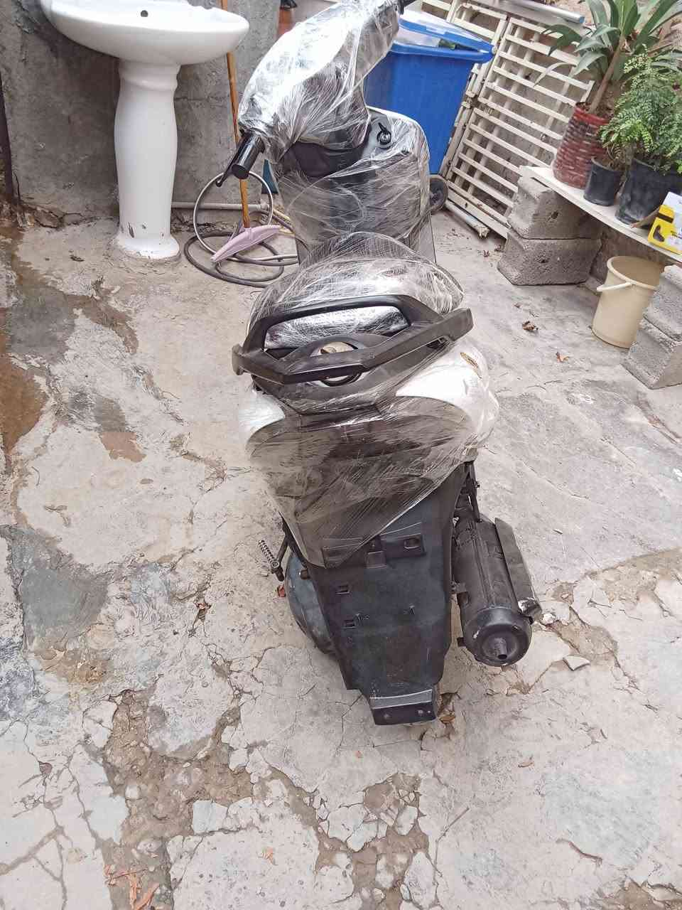 دراجة ماكس ثعلب للبيع الدراجة
الدراجة ما مفتوحة مبدل فقط ولفات باتري جديد وتايرات جديدة كفرات نظيفة شوفة عينك السعر 300 قفل مو شراي لا تعبني مكلف بالنشر هذا رقم صاحب الدراجة ***********
مكان الدراجة بغداد حي النصر
