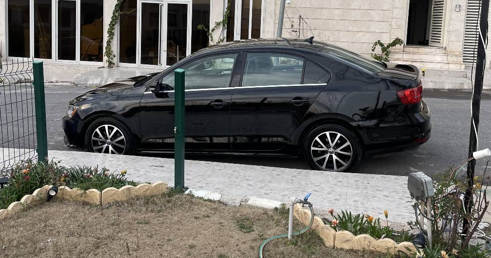 جیتا 2017  se
*سلاید
*کوشن جلد 
*کوشن هیتەر
*تحدید سرعە
*شاشە مەزن
* 3 قتعە و نیف صبغ بێ و صندوق تبدیل شریكه ،پەرەشوت نە ڤەبوینە

*سعر 122 ورقە 
*********** دهوك, العراق
