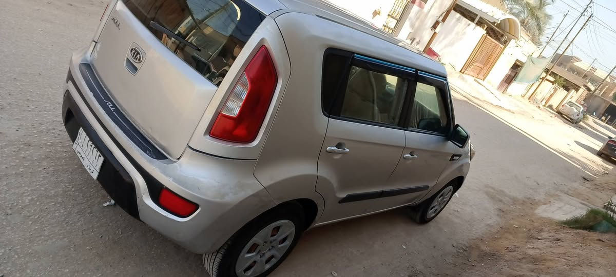 سلام عليكم كيا صول موديل 2012 أمريكي حادثه بس باب صبغ فقط ولباقي مكفولة سياره جديده  كير مكينه وحداديه تخم تاير تبريد كله جديد تحويل ثاني يوم مكانها حله بابل نادر السعر 85 وبيها مجال بسيط ***********🌹🇮🇶 مكينه 1600
