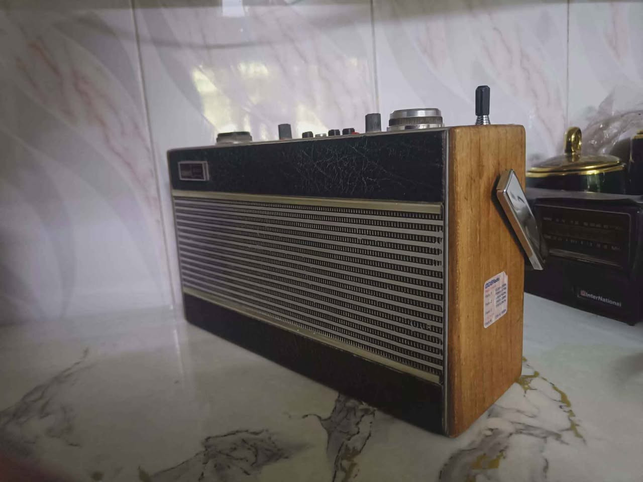 راديو انكليزي سحب قوي ثلاث موجات شغال بشرط للبيع الشراي يراسل لو يخابر واتس اب *********** كركوك, العراق
