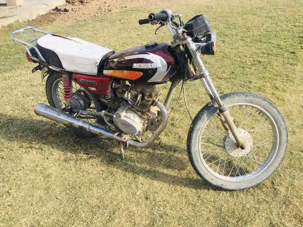 السلام عليكم 
موطور للبيع نضيف شرط هندر واحد يشتغل 
كلجات فول نشاطه 
محرك اكد3000 
2018
السعر 150 وبي مجال 
شراي اتصل 
رقم الهاتف ***********
