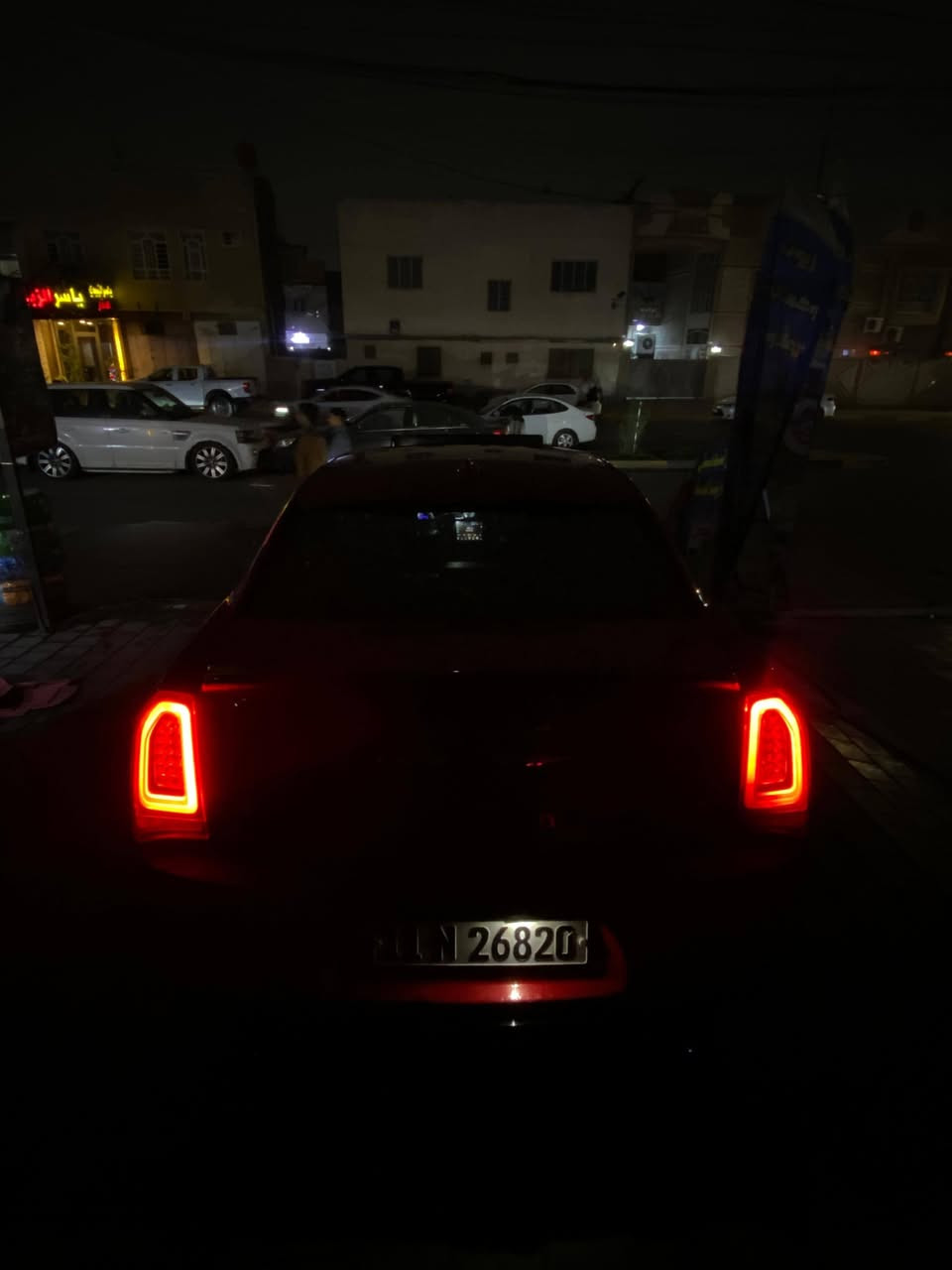 اوباما موديل 20 باسمي حادث بنيد وربع الجاملغ مكفوله دواخل السياره فووووووول للاخير رادارات كامره برده خلفيه بصمه بنورامه خزن تلث مودات كشنات سبورت محرك 3,600 كشنات وستيرن تدفئه وتبريد الخلفيات هم تدفئه السياره بيها هواي مواصفات دفيوزر خلفي ووياها اكزوزات بدون صوت مكانها بغداد مراوس فقط بدورنكو أو جيب SRT  
للاستفسار 
*********** واتساب 
*********** اتصال
