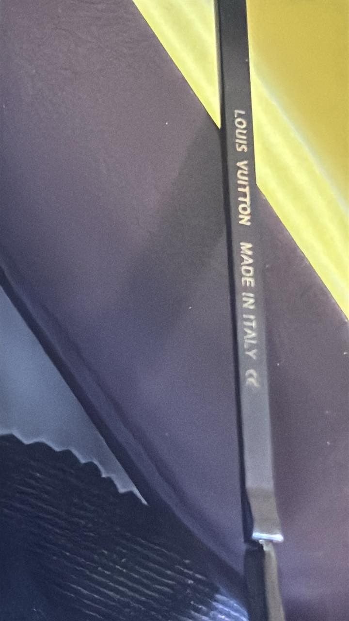 نظارة لويس فيتون كوبي درجة اولى الكتابة حفر وليس طبع عدسات uv protection
Polarized 
 السعر 15000


**إذا كنت صاحب هذا الإعلان وتريد حذفه لأي سبب، رجاءا أرسل رسالة إلى الدعم الفني**