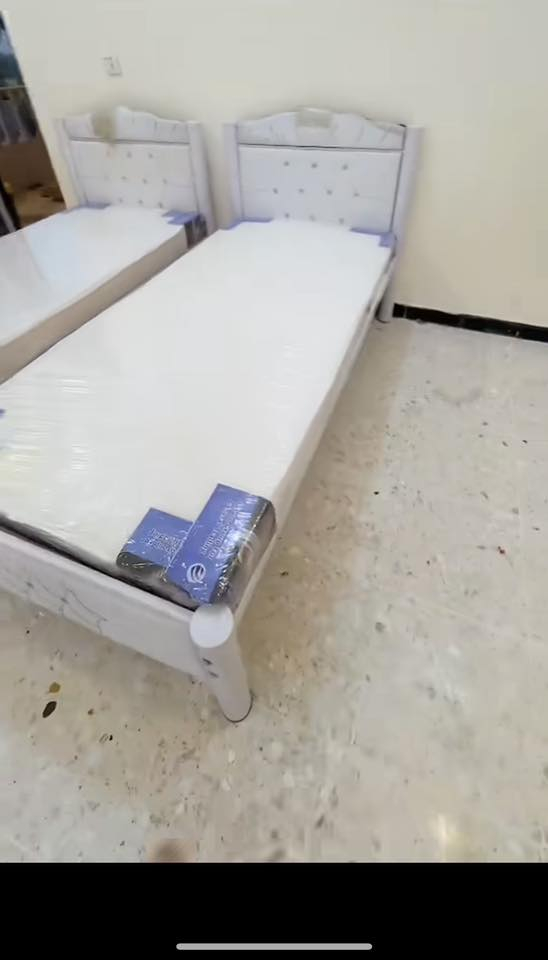 سرير نفر واحد 190/90مع دوشك كامل جديد ممستخدم 
***********
