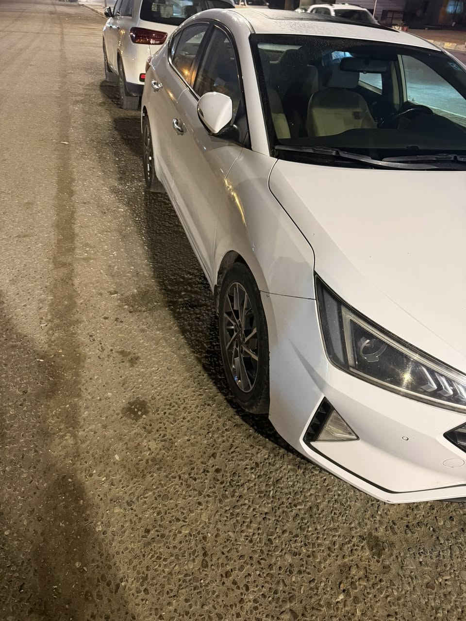 النترا موديل 2020 خليجي ماشيه 70 لون ابيض تبديل جاملغ امامي والباب امامي جهه السايق اصلي وكاله ويوجد بيه صبغ باب الخلفي ما الجاملغ الخلفي ايسر وحسب السونار منشور ماكان السياره ميسان العماره اواتصال عالرقم ***********
