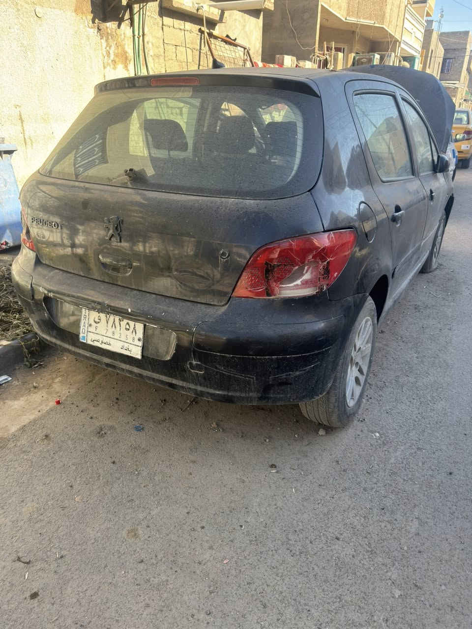 السلام عليكم ورحمة الله وبركاته
بيجو 2006للبيع سيارة نضيفة كشره نضيف 
وداخله نضيف ومحرك وكير محور كورلا 
سيارة ما تشتغل على وضعه ابيع متروكة 
سعر ١٥ ورقة وبيه مجال رقم 
***********
