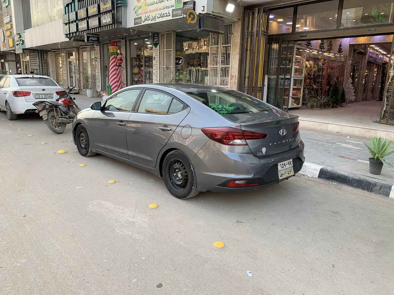 للبيع الانترا موديل 19  السياره جديده وجاهزه من كلشي الكير اي تي السياره بدون ايرباك صور الحاده مرفقات بلمنشور السياره سرفس ما مشتغل بيها مكانها حله السعر 132 الاتصال*********** تريد وكاله او تحويل
