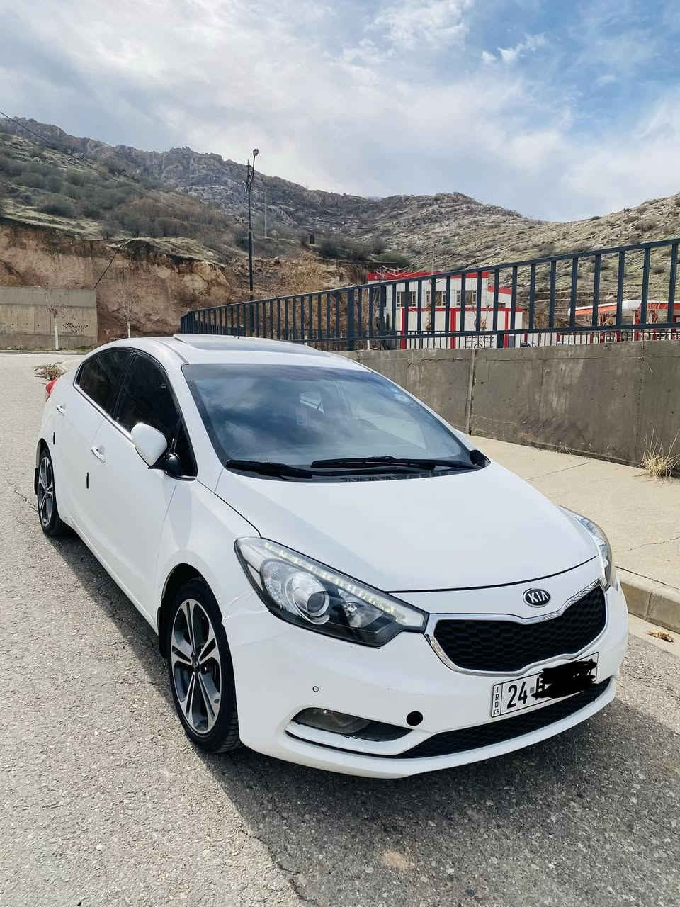 سيراتو 2013بيها 3قتعه بئ دون داخل بئ دون ايرباك سياره رقم سنويه جديد سياره فول فول 4تايرات جديد گير محرك بشه  رد سعر 115$رقم ***********
