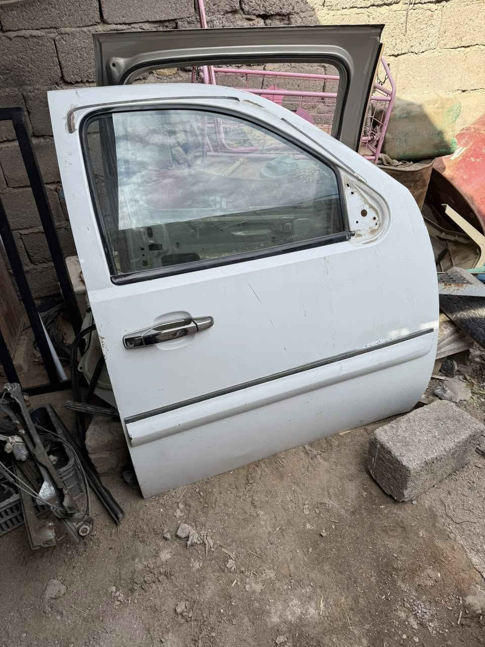 للبيع غراض 2007  بيبان امامية
بيبان عدد ٢ 
مكينة جام عدد 4 
جام مضلل بلاد عدد 2 
ترايش باب طخم 4 
ظفيرات باب فيش 
سماعات عدد 4


**إذا كنت صاحب هذا الإعلان وتريد حذفه لأي سبب، رجاءا أرسل رسالة إلى الدعم الفني**