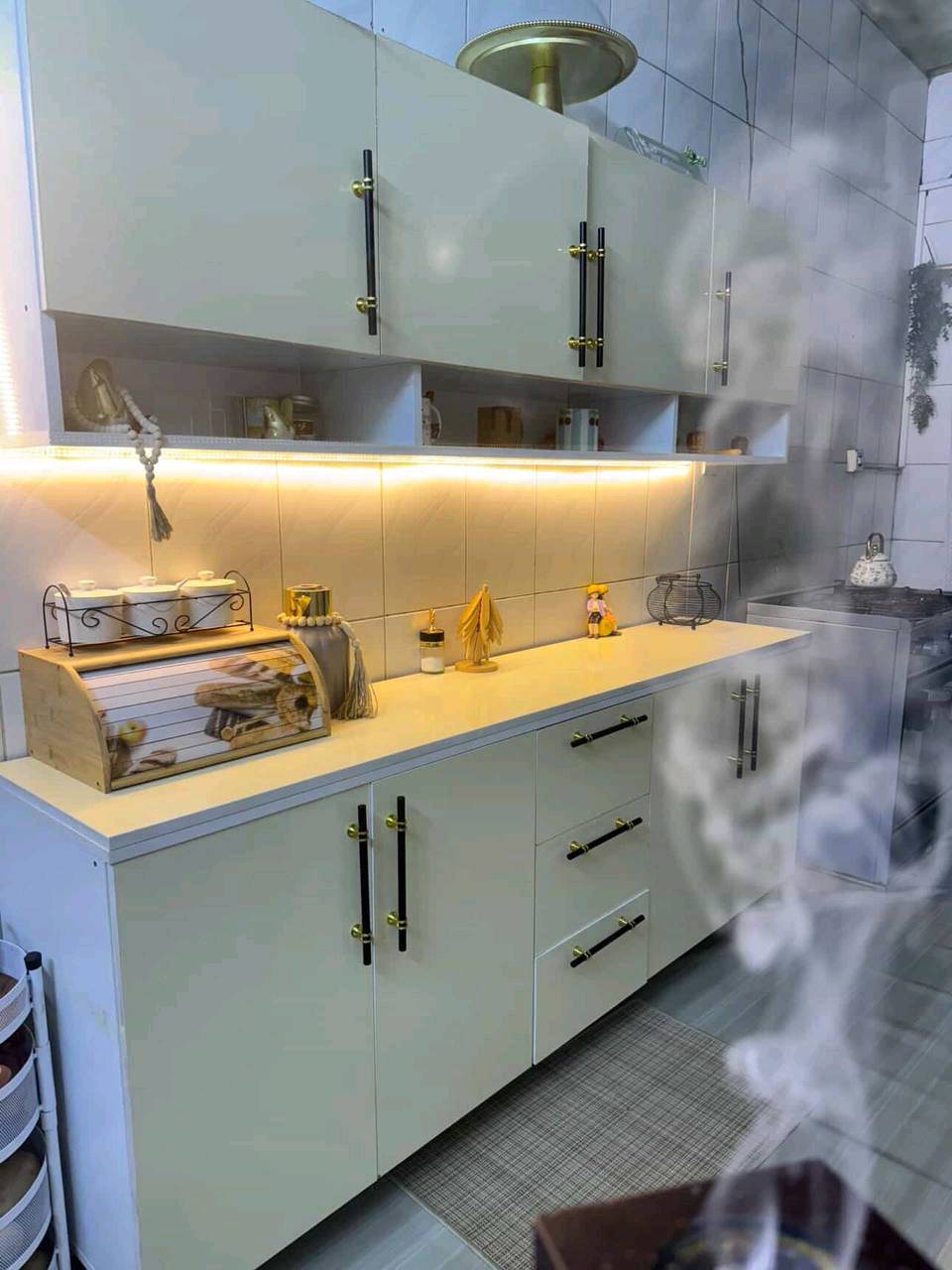 ✨✨✨✨✨✨
القياسات 📏 
50 سم الفاترينا
الارضي متر ونص 
ملحق متر ونص 
سنك متر و20 مرمر 🌹
السعر 370