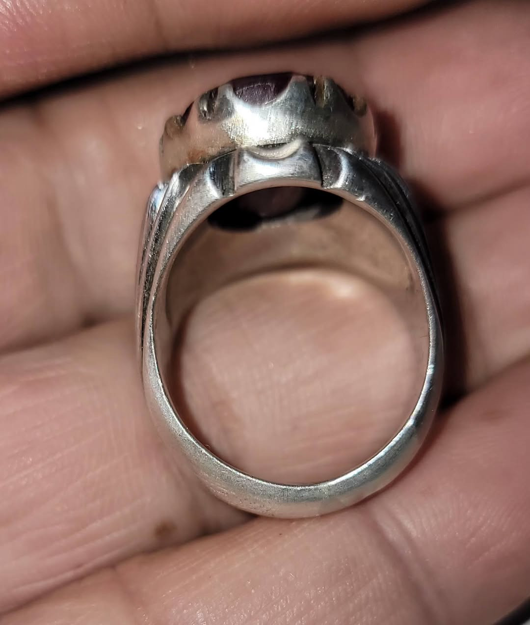 السلام عليكم
للبيع خاتم فضه ياقوت افريقي نظافه تامه
وزن الخاتم 28غرام
قياس الخاتم 22
السعر 140الف
مكاني بغداد البلديات
***********
