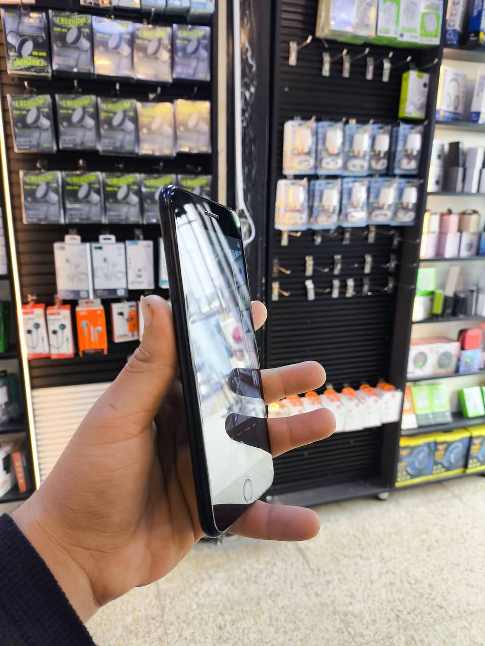 📱 ايفون 7 بلس
💾 الذاكرة: 32GB
🔋 البطارية: 70% ( قطّارة شحن)
✅ الجهاز شغال بالكامل بدون أي عطل
✅ تك سيم شغال طبيعي
✅ الكاميرات شغالة وتصويرها حيل حلو
✅ البصمة شغالة طبيعي
✅ الصوت واضح
✅ الهزازات شغالة طبيعي
✨ نظافة الجهاز 100%
💰 السعر: 75 ألف
📍 الموقع: موصل – أيسر
📞 التواصل خاص أو اتصال مباشر:
***********
🚫 ماكو توصيل
🚫 بيع فقط (بدون معارض – أو معرض خاص بآيفون فقط)
