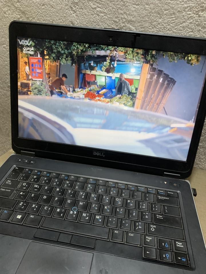 ✅ المعالج: Core i5 جيل رابع فئة (M) القوية للأداء الثقيل.
✅ الرام: 8 كيكا (قابل للتطوير).
✅ الهارد: SSD 256GB سريع جداً (إقلاع الويندوز بثواني).
✅ كارت الشاشة: كارتين شاشة؛ الداخلي Intel والخارجي AMD Radeon 2GB (يشغل أوتوكاد، ماتلاب، وألعاب مثل GTA V و PES بسلاسة).
✅ الشاشة: 14.1 بوصة بوضوح ممتاز.
✅ الإضافات: كيبورد ضوئي، مشغل أقراص DVD، بطارية جيدة 
✅ النظام: Windows 10 Pro أصلي.

150 الف بي مجال بسيط 
*********** واتساب
بغداد فلكه حي النصر
