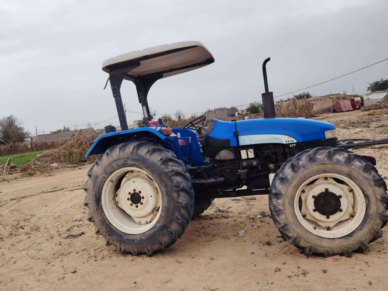 كاروبه دبل للبيع ٢٠٠٧  حجم ٧٥ السعر ١٦ وبيها مجال مكفوله محرك وبم وجهاز جدد وتواير اماميه مكفوله رقم وسنويه انكليزي وبسمي مداور ثاني يوم السعر ١٦ للاستفسار ***********
