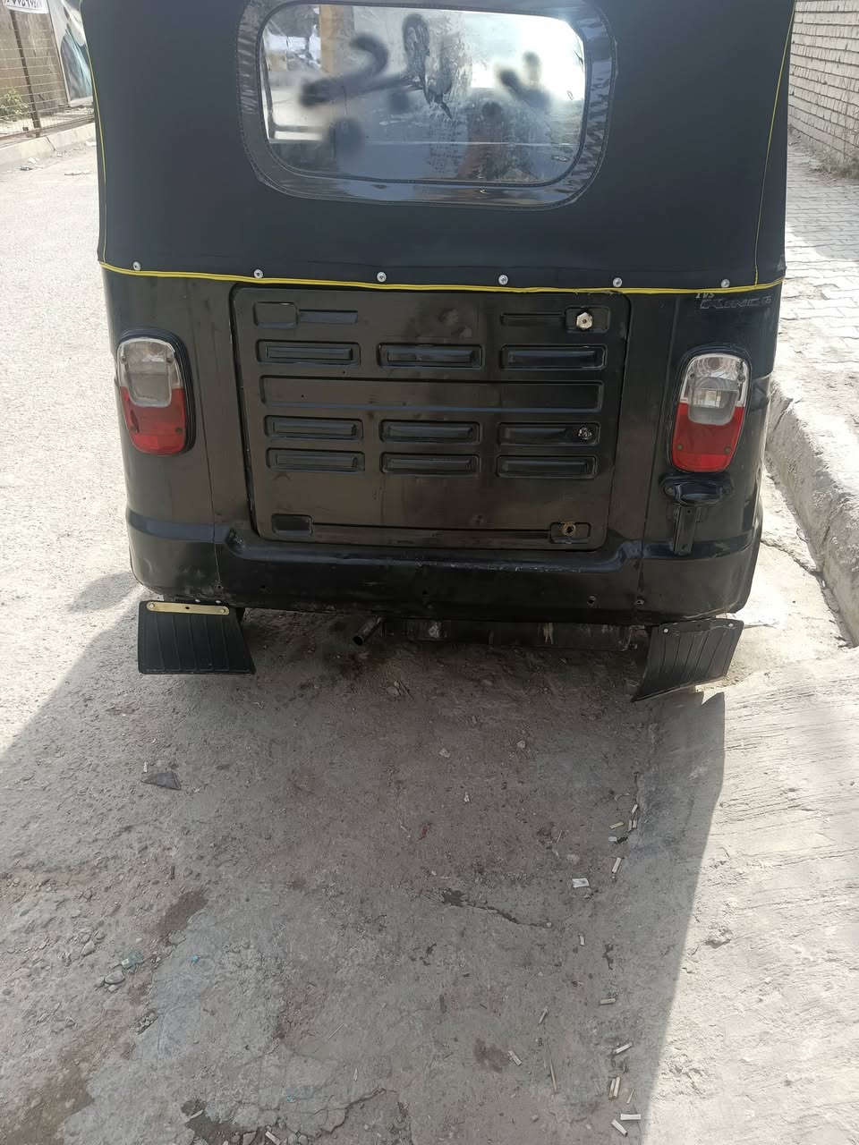 تكتك تي في اس 18 شهر الواحد اوراق سحب اتكفله حلال وحرام تكتك ثضيفه بس بل دويسه خياص اصبع محركها كلش نضيف لا تنقيص ولا تبخير صوتها كلش ناعم العنوان بغداد الكماليه شارع الاصفر قرب مجمع دار السلام الرقم ***********
