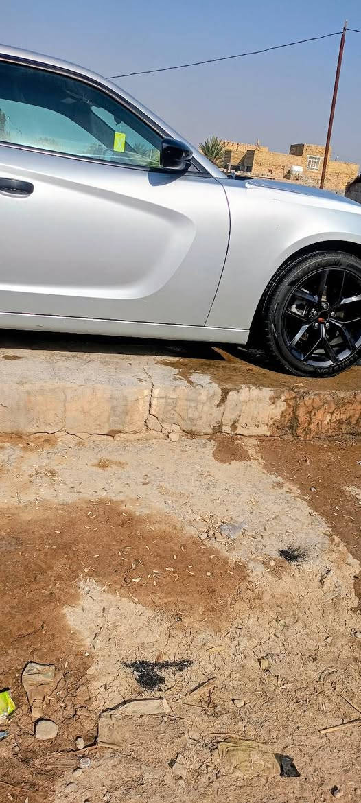 السلام عليكم 
جارجر 23 اصل 
رقم بغداد الجديد 
هزة جديدة 
ماشيه 9 تالاف 
المكان ذي قار 
بيع او مراوس 
السعر 225 مجال قليل 
‏‪+964 771 113 1609‬‏
