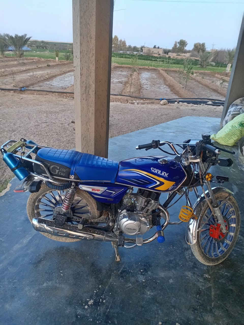 السلام عليكم دراجه 24شكل 25محرك اببض زنجيل  150نضافه فول ماعايزها شي سعرها 850وبيها مجال ***********
