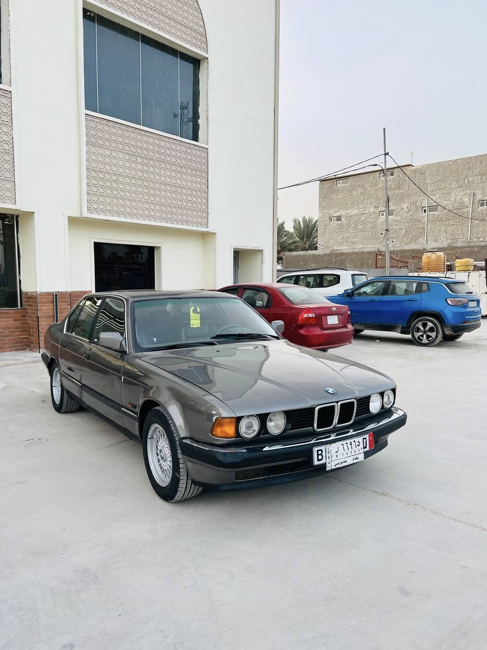 السلام عليكم
بي ام 1993 حجم 735
رقم بغداد بسمي 
محرك 6 سلندر  3.5  محركها كفاله من تنقيص والتبخير  

مواصفات 
فتحة سقف 
كشن جلد 
كشن كهربائي 
سقف كنتاره اسود 
برده خلفيه 
السياره جاهزه من  كلشي ما بيه نقص 
السعر 52 وبيه مجال بسيط 
مكاني بابل الهاشميه 
للاستفسار اتصل على هاذا الرقم 
***********
