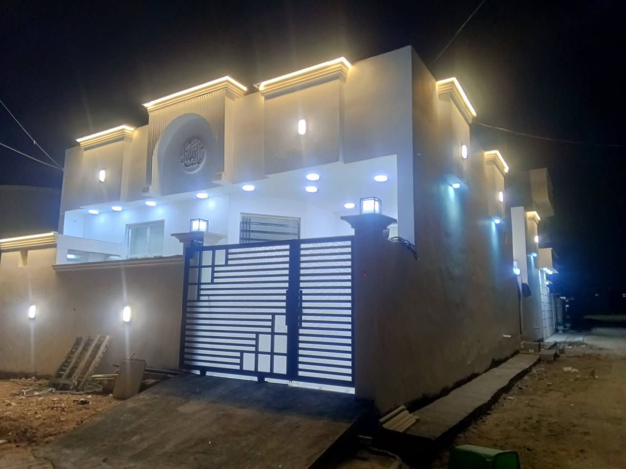 بيت البيع خمسه كيلوو نزلت الشراع خلف سعد البيلاوي شارع 15 قريب من الشارع العام 50  متر بناء طابوك ركن شارع 15 فول مواصفات بسمي هاتف *********** السعر خاص
