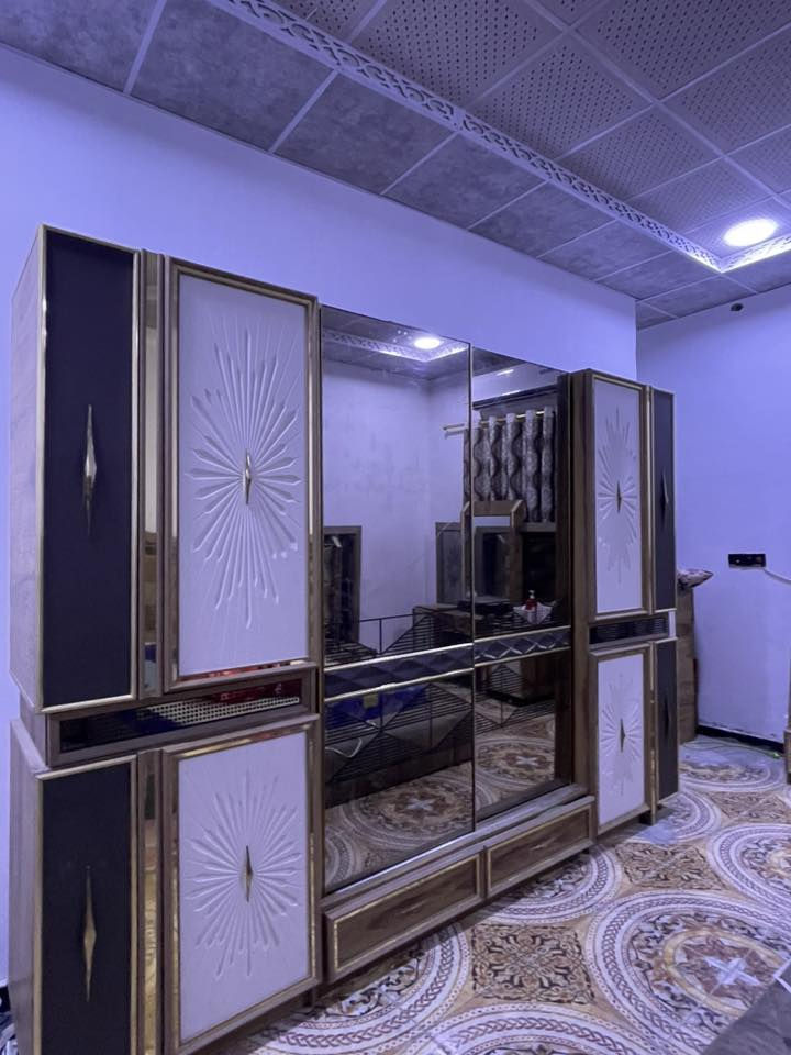 سلام عليكم غرفة اخشاب للبيع خمس قطع كنتور بيبان سلايت نضافة 75بلمية سعر550وبيهة مجال *********** مكانهة البصرة
