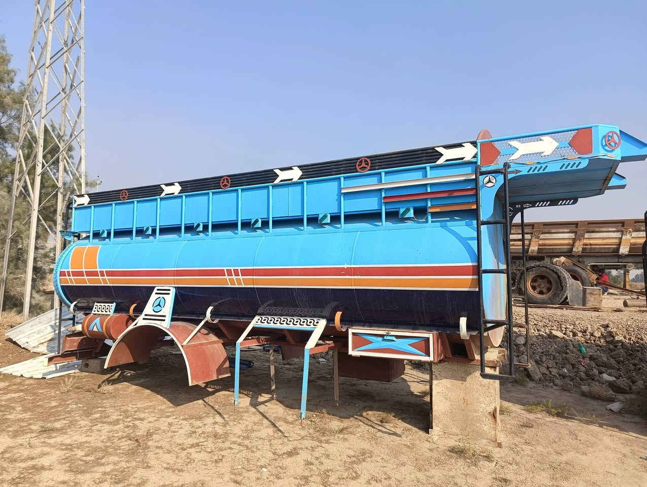 تانكي حديد مغلون للبيع الطول 575 مال قجمه جاهز تفصال العام السعر 7مليون وبيه مجال  رقم الهاتف *********** مكان الفلوجه كراج محمد الحاتمي
