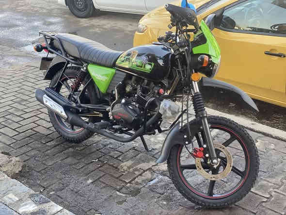 سلام عليكم 
من رخصه الادمن 
دراجه دايوان جبلي ٢٠٢٥ زيرو اخضر واسود فول مواصفات رقم وسنويه اربيل بعدها باسم الشركه خير من الله اول تبديله دهن بعد الشركه ماشيه ٩٠٠ مكفوله كفاله عامه دراجه خير من الله كله بلادي صار شهر من اخذتها زيرو ع ايدي من البت للمحل عنواني بغداد /المشتل سعر ٣ مليون وبيها مجال للشراي مو شراي لا تعبني للاستفسار الاتصال على 
***********
***********
