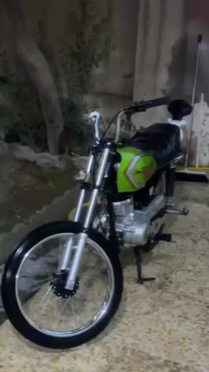 للبيع كلك تعمر ٢٥ 
مكينه هوندا مفتوحه ولفات ابيع كوم حديد 
((الراسطه مو وياه ))
اطيك باكستانيه 
مكاني دوانيه مركز رقمي ***********
