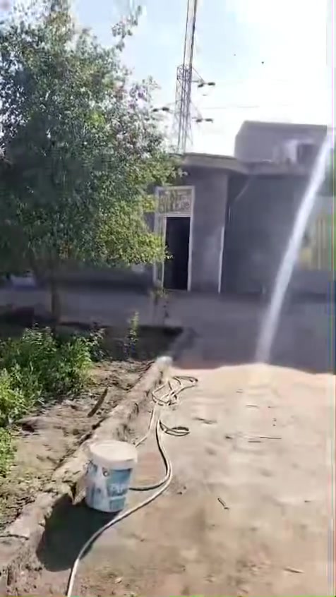 بيت زراعي للبيع  600 متر 
العنوان الصخيين حي جامعه ذي قار 
بعد ما تعبر الجسر على جهه الشط 
البيت مرتب وخدمي مال عائله 
🏠 يتكون البيت من 
⚜ غرف نوم عدد 3 ثلاث غرف بي 
⚜ ديوانيه جبيره + مطبخ 
⚜ صاله عائليه + صاله للضيوف 
⚜ صحيات + مخزن خارجي  
⚜ حديقه جبيره مع نخلات 
⚜ كراج يشيل اتريله وساحه واسعه 
📲 السعر 85
♦️معلومات عن البيت 
1⃣ الاساس رباط كونكريت 
2⃣ البناء بلوك شمال گلابي 
3⃣ السقف صب كونكريت 
4⃣ مع جسور صاقط ومخفيه ع بيت


**إذا كنت صاحب هذا الإعلان وتريد حذفه لأي سبب، رجاءا أرسل رسالة إلى الدعم الفني**